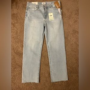 Kenzie The slim light wash never worn size 10/30